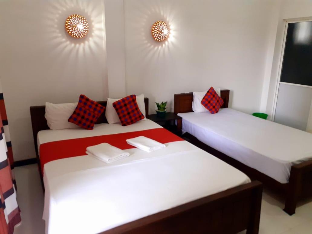 Jasmine White House Restaurant & Spa Dickwella Room photo