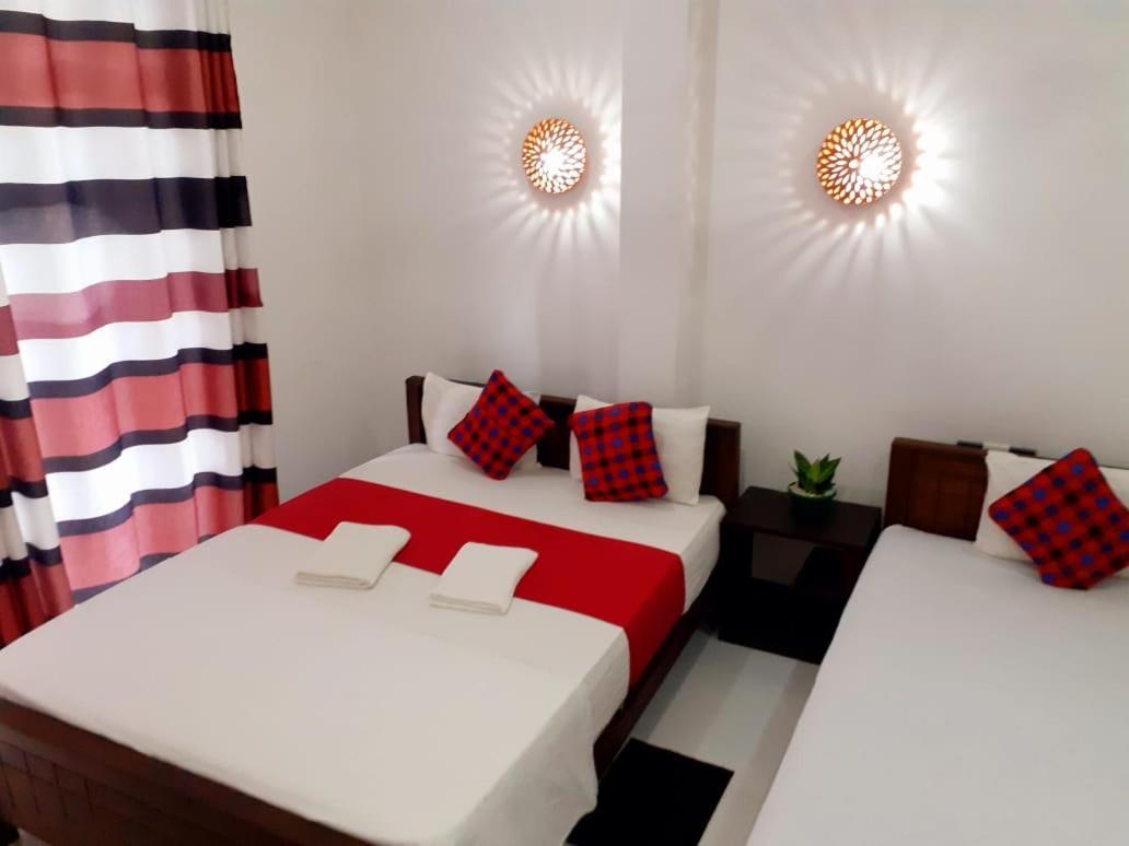 Jasmine White House Restaurant & Spa Dickwella Room photo