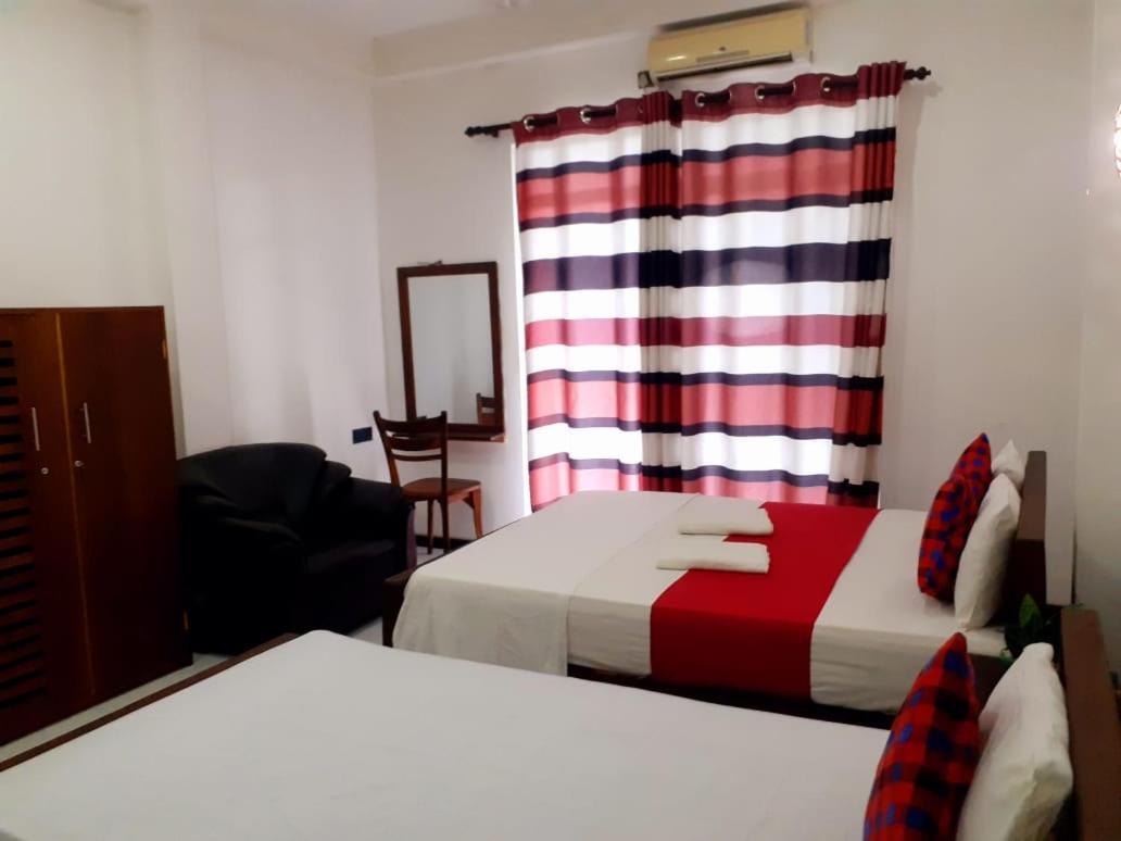 Jasmine White House Restaurant & Spa Dickwella Room photo