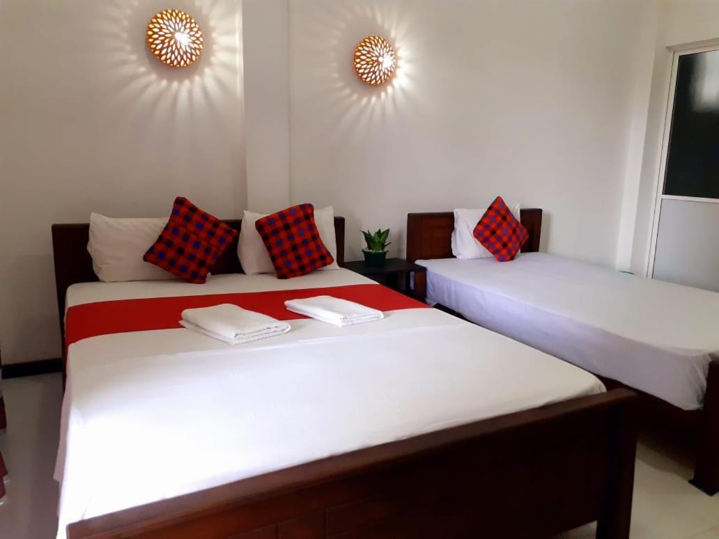 Jasmine White House Restaurant & Spa Dickwella Room photo